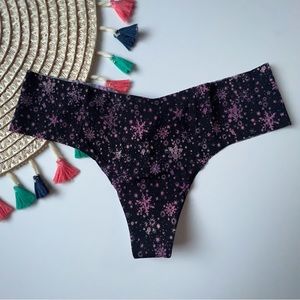 Victoria's Secret Sexy Illusions No Show Thong Panty Black Snowflakes Large NEW